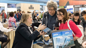 CMT Stuttgart Reisemesse 2020 Stand mit Besuchern Foto CMT